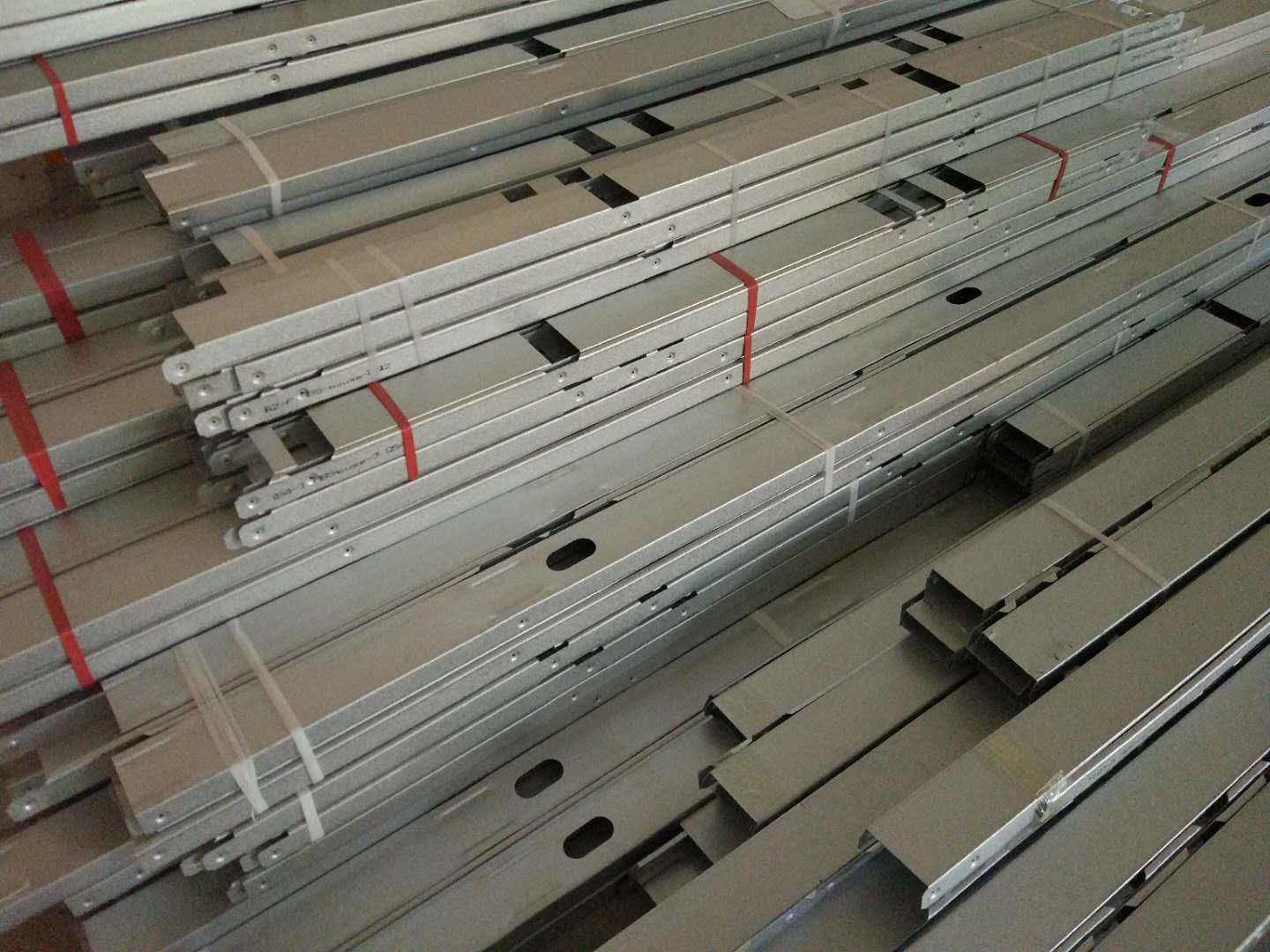 熱鍍鋅輕鋼龍骨生產(chǎn)、加工